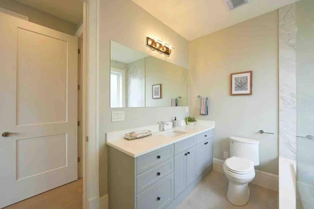 Four Bedrooms New Lovely Duplex House-1628 Vancouver Bagian luar foto