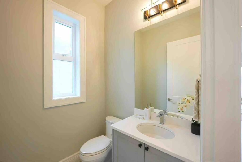 Four Bedrooms New Lovely Duplex House-1628 Vancouver Bagian luar foto