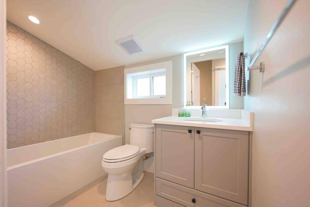 Four Bedrooms New Lovely Duplex House-1628 Vancouver Bagian luar foto