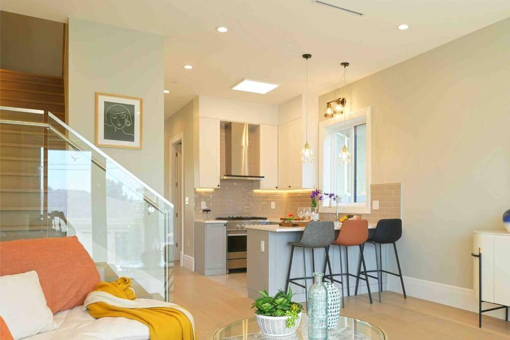 Four Bedrooms New Lovely Duplex House-1628 Vancouver Bagian luar foto