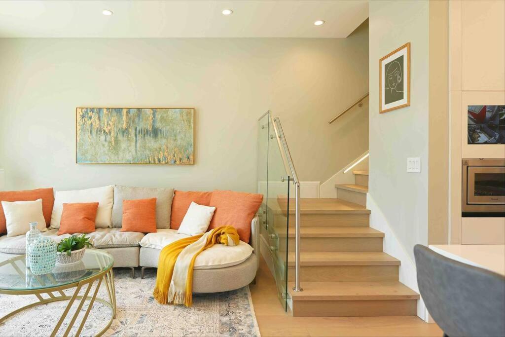 Four Bedrooms New Lovely Duplex House-1628 Vancouver Bagian luar foto