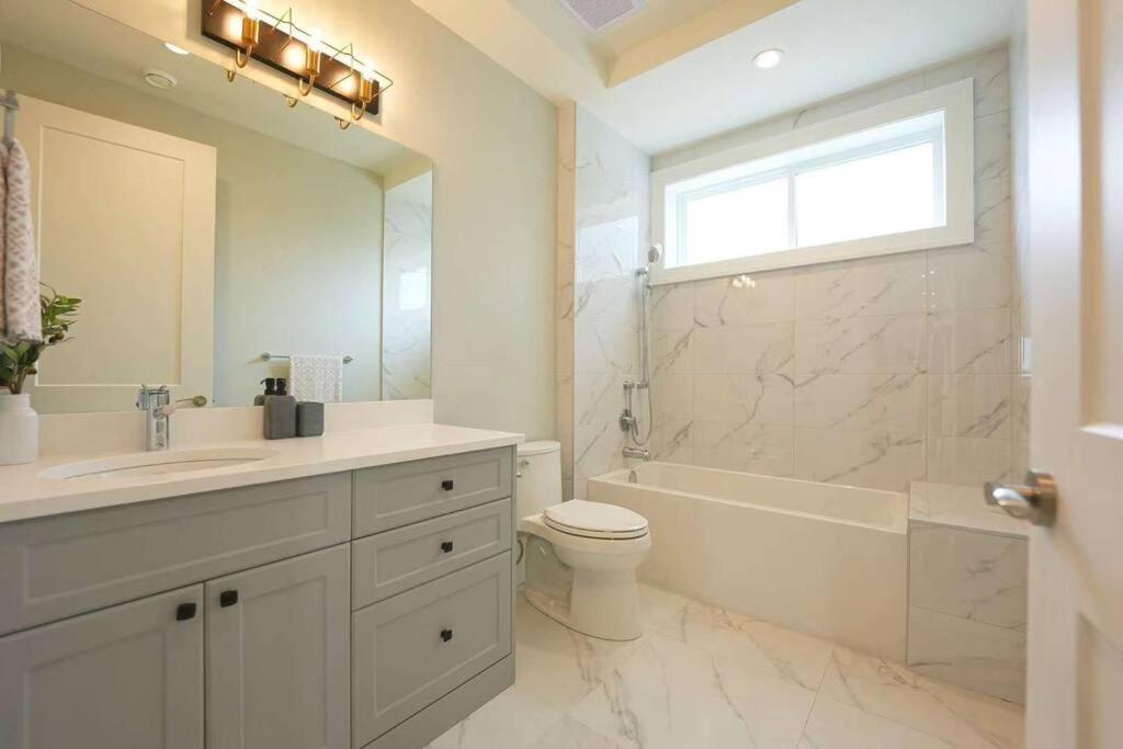 Four Bedrooms New Lovely Duplex House-1628 Vancouver Bagian luar foto