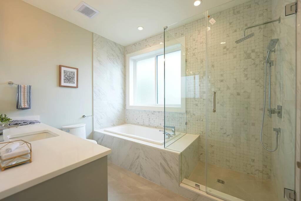 Four Bedrooms New Lovely Duplex House-1628 Vancouver Bagian luar foto